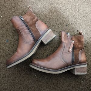 EUC Dorking by Fluchos Leather Lucero Bootie Size 8.5/39 EU